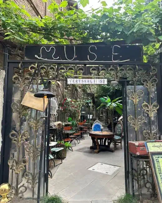 ארוחה גיאורגית בטביליסי - טעימות מקומיות, מוזיקה חיה וחוויה אותנטית