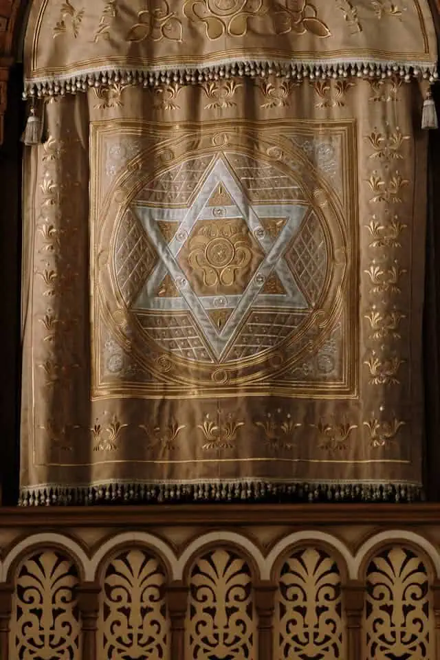 טביליסי – חופשה עם לב יהודי ליד בית חב״ד ובית הכנסת