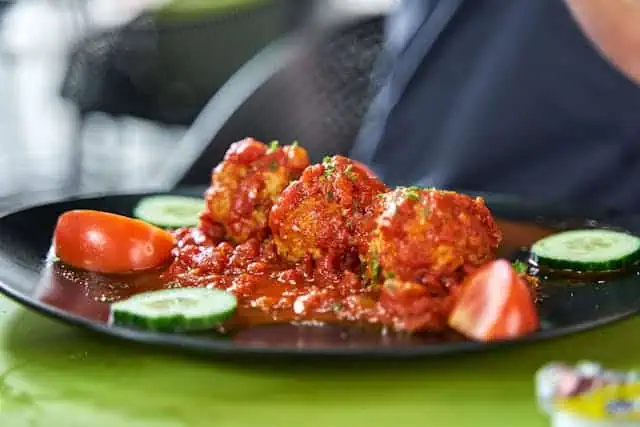 🍽️ מסעדת בראשית - כשרה למהדרין בטביליסי